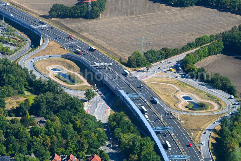 Hamburg from the bird's eye view: Route and lanes in the course of the exit and access of the motorway junction of the BAB A7 HH-Schnelsen-Nord in the district Schnelsen in Hamburg, Germany