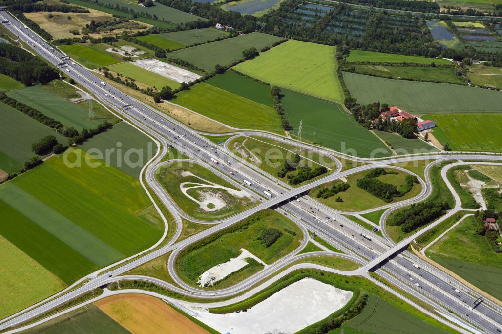 Unterföhring from the bird's eye view: Route and lanes in the course of the exit and access of the motorway junction of the BAB A99 in Unterfoehring in the state Bavaria, Germany