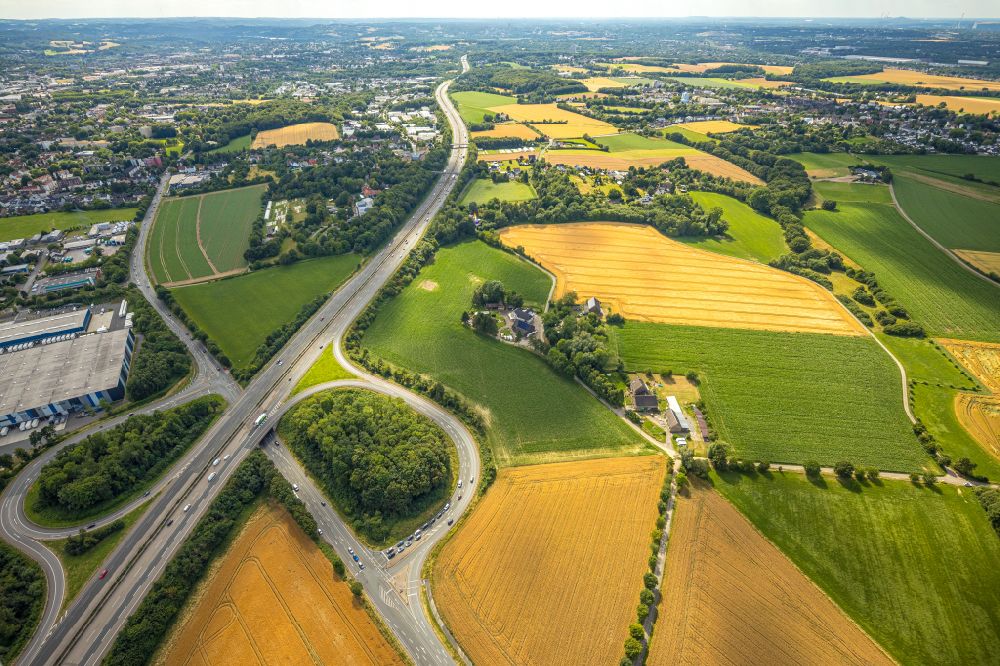 Aerial photograph Witten - route and lanes in the course of the exit and access of the motorway junction of the BAB A44 Witten-Annen in Witten at Ruhrgebiet in the state North Rhine-Westphalia, Germany