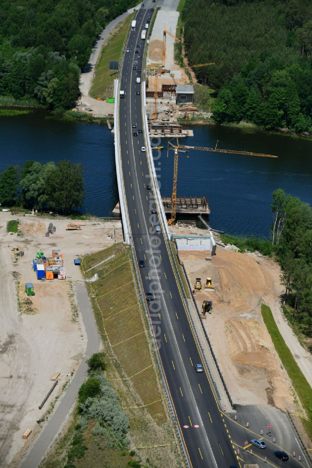 Petersdorf from the bird's eye view: Routing and traffic lanes over the highway bridge in the motorway A 19 and new construction site in Petersdorf in the state Mecklenburg - Western Pomerania