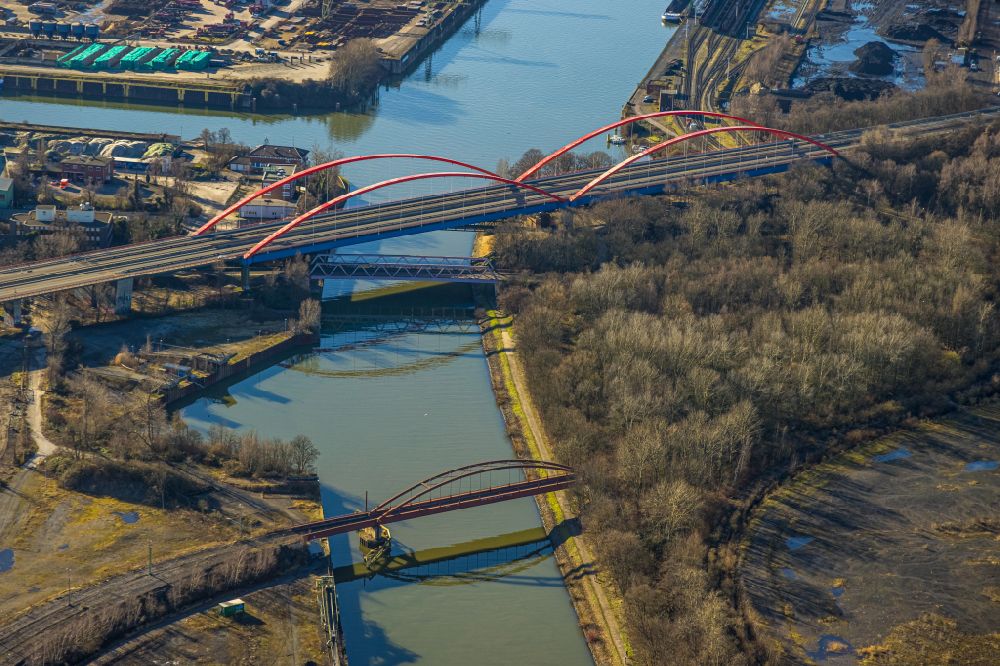 Aerial photograph Bottrop - Highway bridge construction of the motorway A 42 over the Rhine-Herne canal in Bottrop in North Rhine-Westphalia