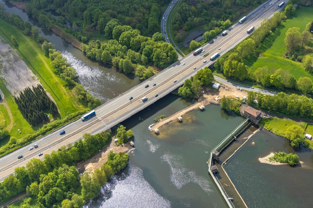 Aerial image Hagen - Routing and traffic lanes over the highway bridge in the motorway A 1 over the Volme at the Stiftsmuehle dam in the Ruhr on street E37 in Hagen at Ruhrgebiet in the state North Rhine-Westphalia, Germany