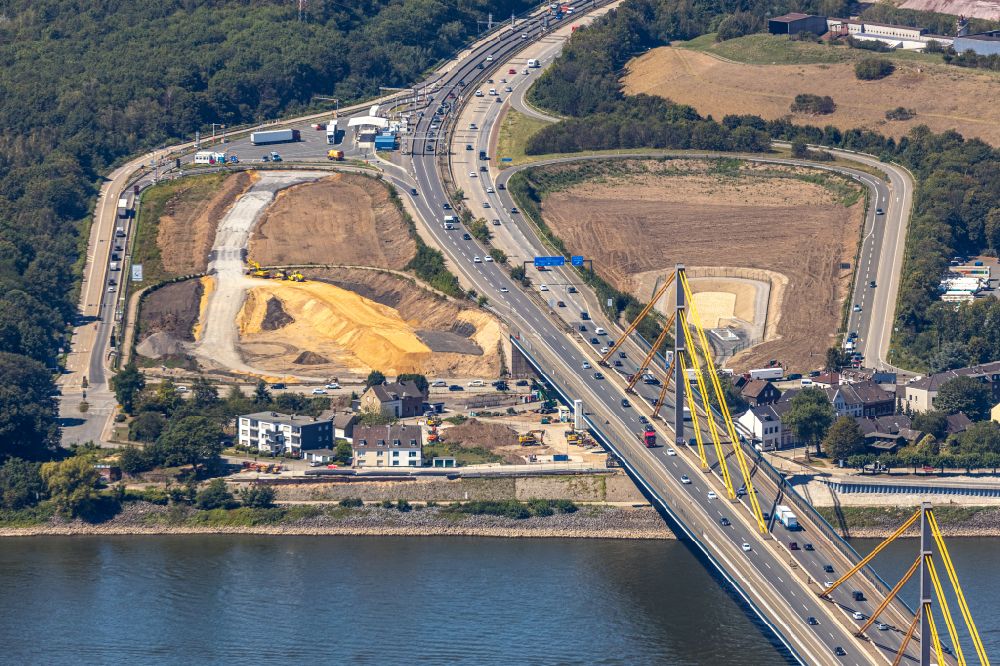 Duisburg from the bird's eye view: Construction site on routing and traffic lanes over the highway bridge in the motorway A 40 in Duisburg in the state North Rhine-Westphalia, Germany