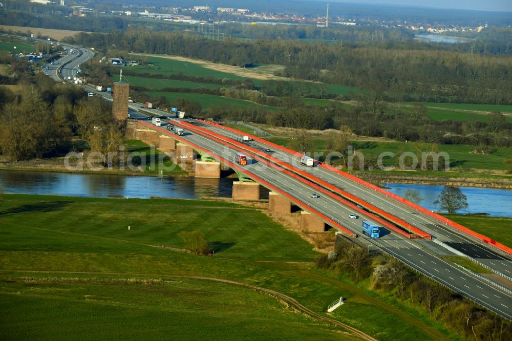 Vockerode from the bird's eye view: Routing and traffic lanes over the highway bridge in the motorway A 9 - Elbebruecke Vockerode in Vockerode in the state Saxony-Anhalt, Germany