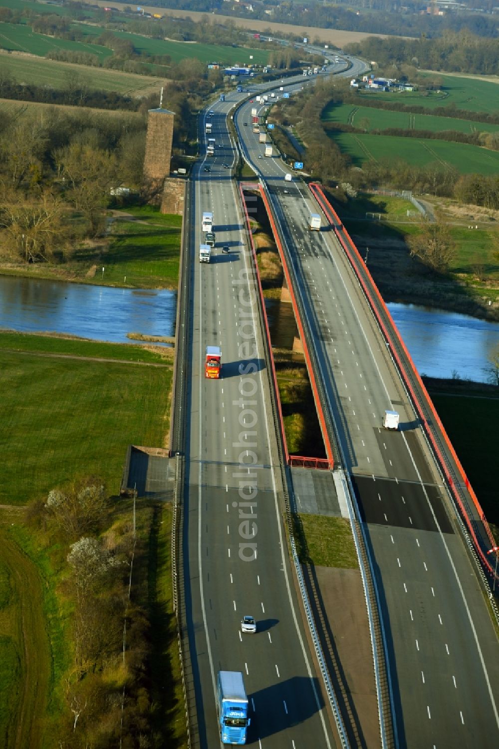 Aerial image Vockerode - Routing and traffic lanes over the highway bridge in the motorway A 9 - Elbebruecke Vockerode in Vockerode in the state Saxony-Anhalt, Germany