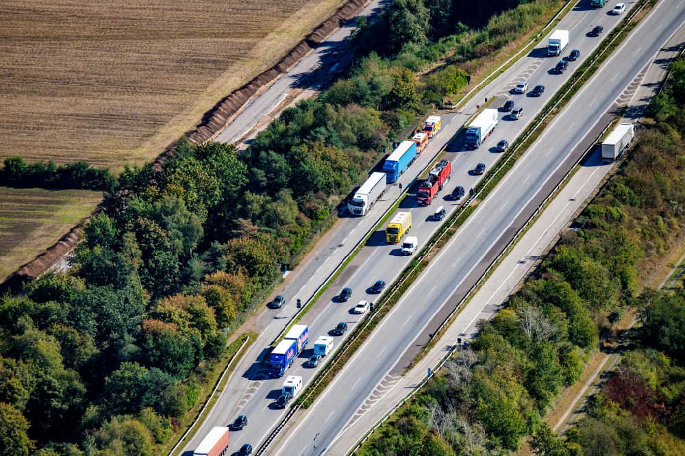 Rade from the bird's eye view: Routing and traffic lanes over the highway bridge in the motorway A 7 in Rade in the state Schleswig-Holstein, Germany