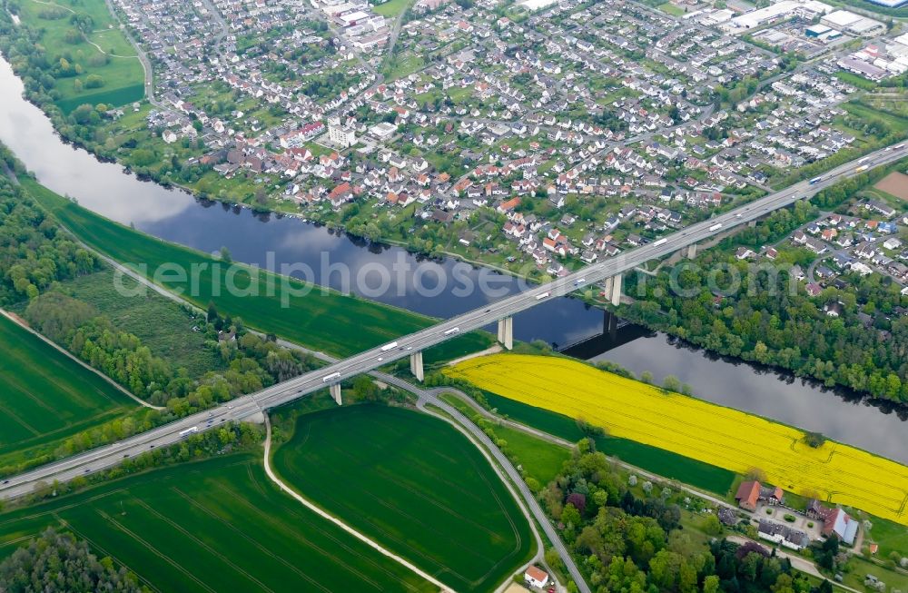 Aerial image Fuldabrück - Routing and traffic lanes over the highway bridge Bergshaeuser Bruecke in the motorway A 44 in Fuldabrueck in the state Hesse, Germany