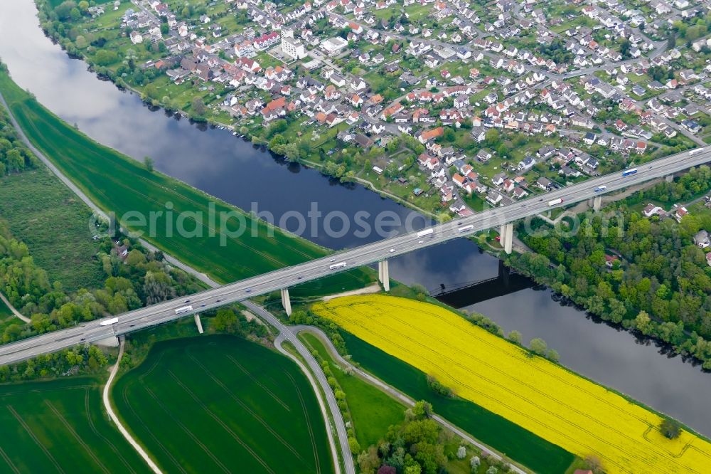 Aerial photograph Fuldabrück - Routing and traffic lanes over the highway bridge Bergshaeuser Bruecke in the motorway A 44 in Fuldabrueck in the state Hesse, Germany