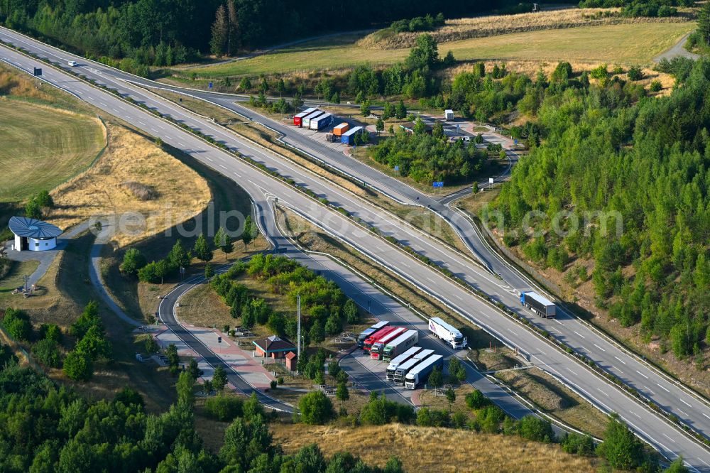 Aerial photograph Grabfeld - Motorway parking lot and parking area for automobiles with rest area and toilet for short stays on the edge of the course of the BAB A 71 Thueringer Tor in Grabfeld in the state Thuringia, Germany