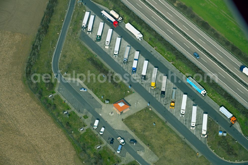 Dornstedt from above - Motorway parking lot and parking area for automobiles with rest area and toilet for short stays on the edge of the course of the BAB A38 Parkplatz Querfurter Platte in Dornstedt in the state Saxony-Anhalt, Germany