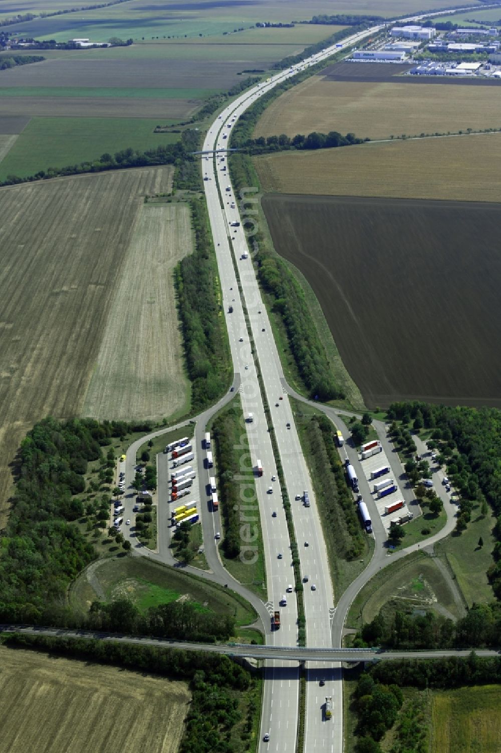 Aerial image Landsberg - Routing and traffic lanes during the motorway service station and parking lot of the BAB A 9 - Kapellenberg in Landsberg in the state Saxony-Anhalt, Germany