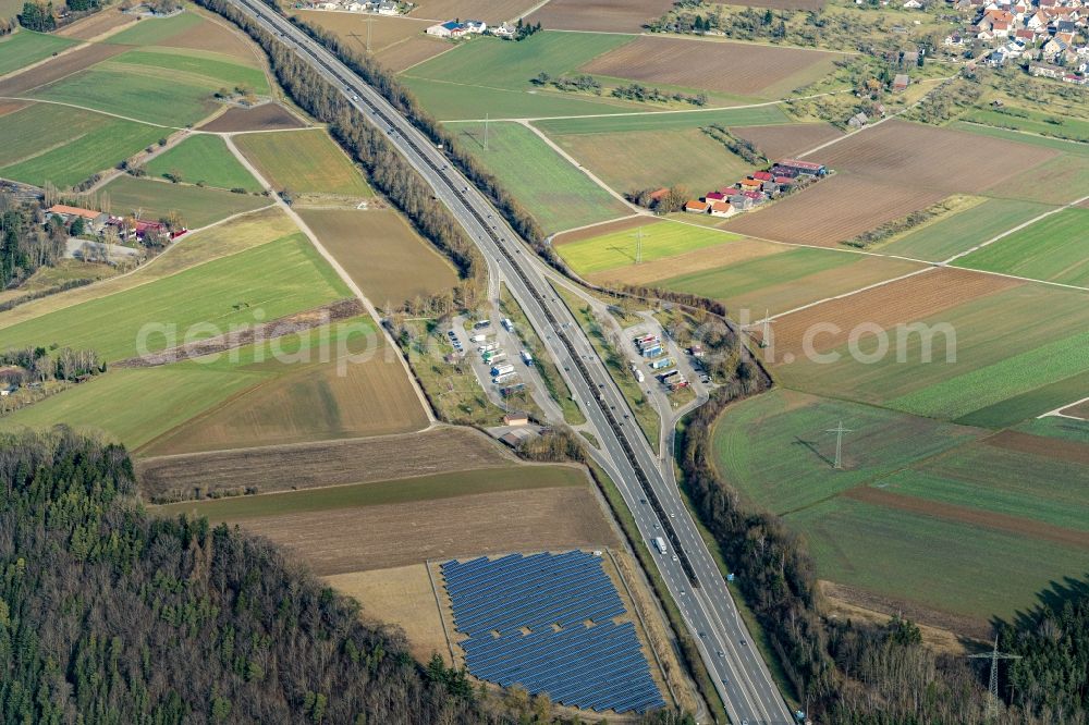 Aerial photograph Eutingen im Gäu - Routing and traffic lanes during the motorway service station and parking lot of the BAB A Neckarblick and Hirtenhaus in Eutingen im Gaeu in the state Baden-Wurttemberg, Germany