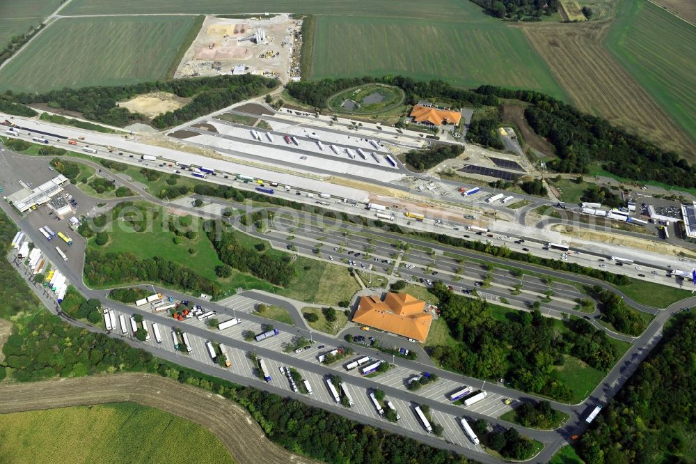 Krauschwitz from above - Routing and traffic lanes during the motorway service station and parking lot of the BAB A 9 - Osterfeld West in Krauschwitz in the state Saxony-Anhalt, Germany