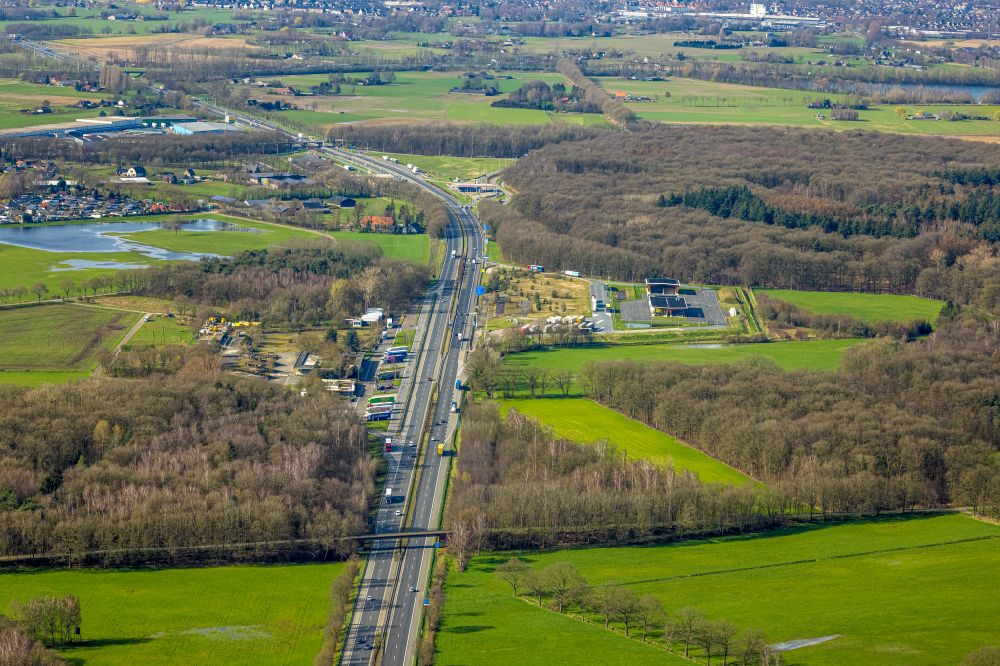 Emmerich am Rhein from the bird's eye view: Motorway service area at the edge of the motorway BAB 3 in Emmerich am Rhein, in the state of North Rhine-Westphalia, Germany