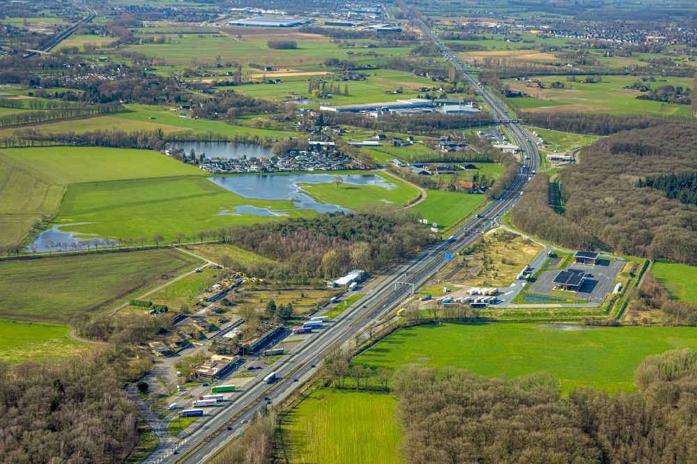 Aerial image Emmerich am Rhein - Motorway service area at the edge of the motorway BAB 3 in Emmerich am Rhein, in the state of North Rhine-Westphalia, Germany