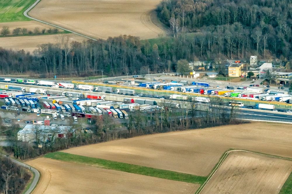 Mahlberg from above - Motorway service area on the edge of the course of BAB highway 5 Ost and West with Stau Situation in Mahlberg in the state Baden-Wurttemberg, Germany