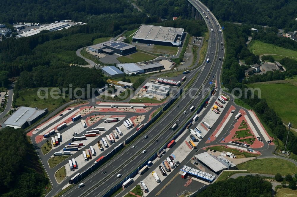 Aerial photograph Lüdenscheid - Motorway service area Sauerland West on the edge of the course of BAB highway 45 in Luedenscheid in the state North Rhine-Westphalia, Germany