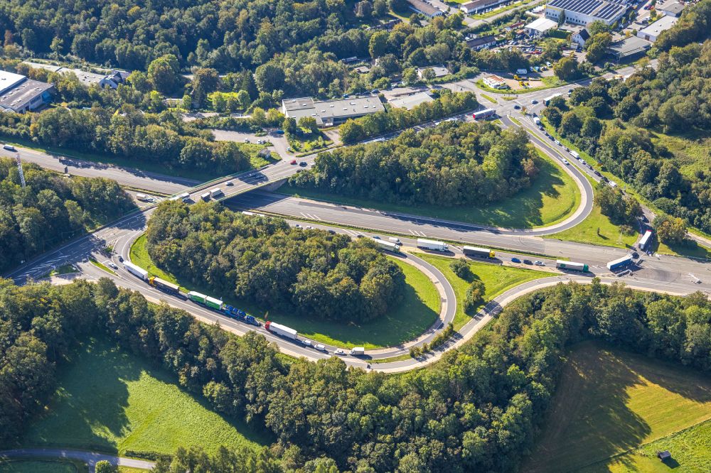 Lüdenscheid from the bird's eye view: Motorway traffic jam and closure in the lanes of the BAB A45 at the Luedenscheid exit in the Bellmerei district in Luedenscheid in the state North Rhine-Westphalia, Germany