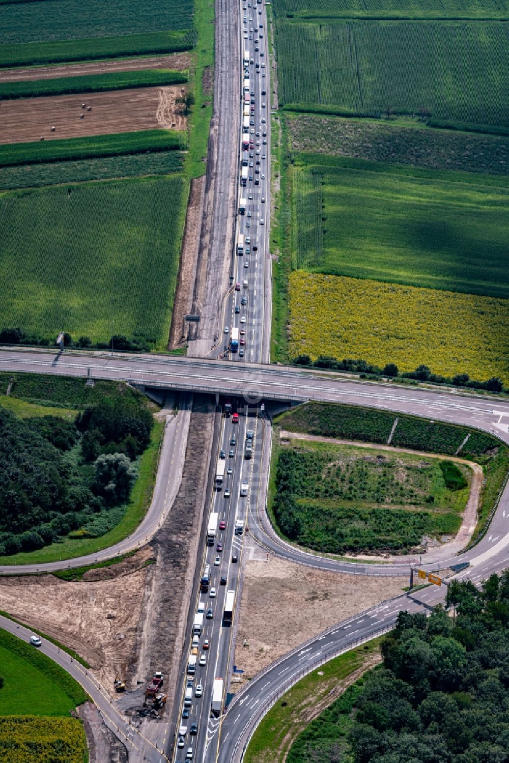 Ringsheim from the bird's eye view: Motorway congestion along the route of the lanes A5 Ausfahrt bei Ringsheim and Rust Europa-Park in Ringsheim in the state Baden-Wuerttemberg, Germany
