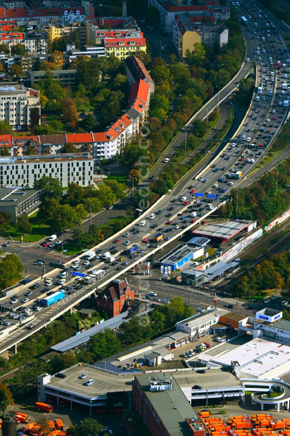 Berlin from the bird's eye view: Motorway congestion along the route of the lanes BAB A100 on street Rudolstaedter Strasse in the district Wilmersdorf in Berlin, Germany