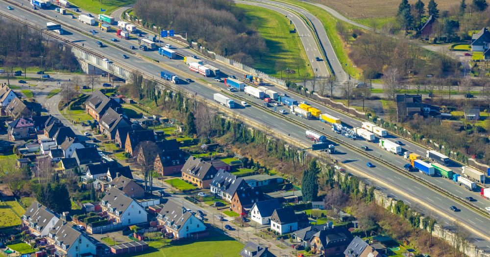 Bottrop from the bird's eye view: Motorway congestion along the route of the lanes BAB A2 in the district Eigen in Bottrop at Ruhrgebiet in the state North Rhine-Westphalia, Germany