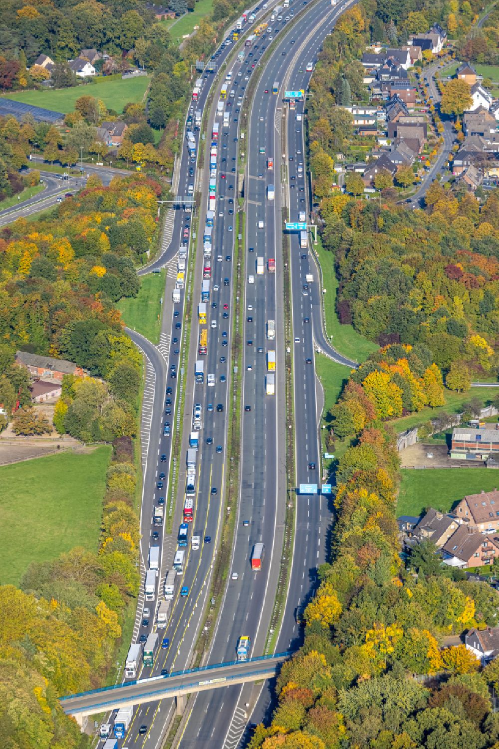 Aerial photograph Bottrop - Motorway congestion along the route of the lanes BAB A2 in the district Eigen in Bottrop at Ruhrgebiet in the state North Rhine-Westphalia, Germany