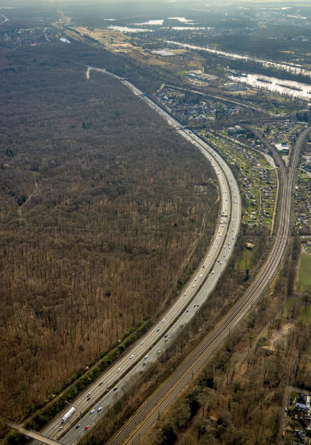 Aerial photograph Duisburg - highway route of BAB3 in in the district Neudorf-Nord in Duisburg at Ruhrgebiet in the state North Rhine-Westphalia, Germany