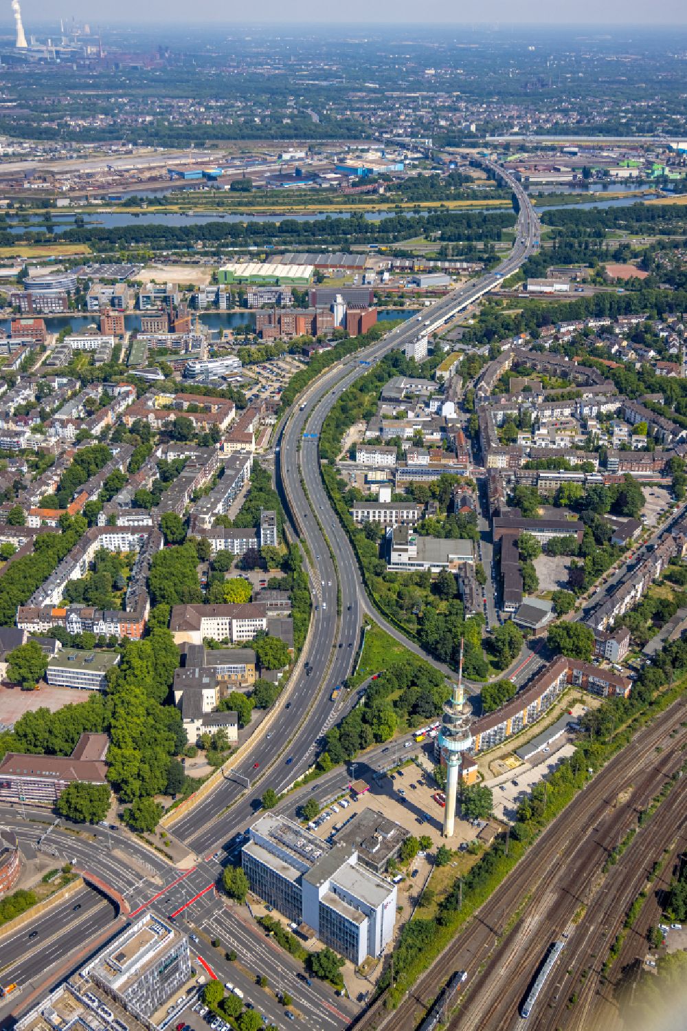 Aerial image Duisburg - Highway route A59 in in the district Zentrum in Duisburg in the state North Rhine-Westphalia, Germany