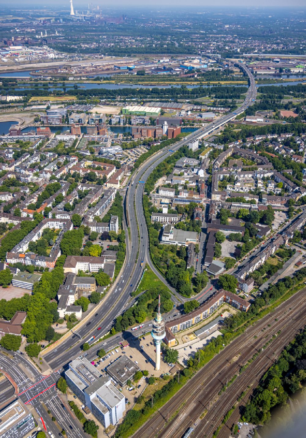 Aerial photograph Duisburg - Highway route A59 in in the district Zentrum in Duisburg in the state North Rhine-Westphalia, Germany