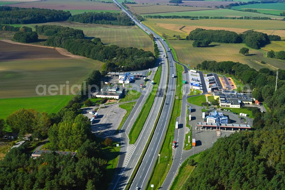 Aerial photograph Stolpe - Routing and traffic lanes during the motorway service station and parking lot of the BAB A 24 in Stolpe in the state Mecklenburg - Western Pomerania, Germany