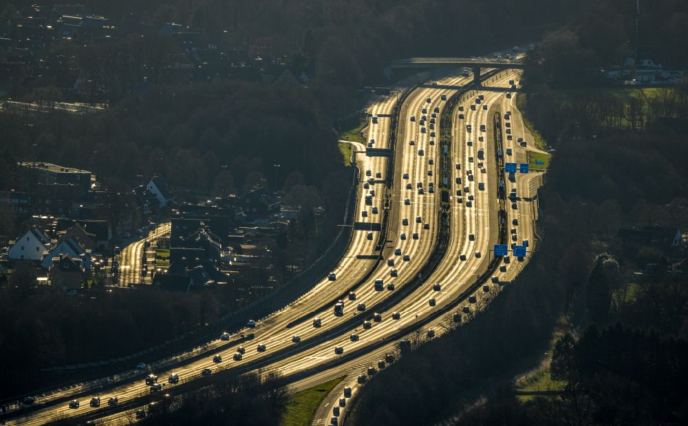 Aerial image Bottrop - Lanes of the motorway- route and course of the A2 on street Stenkhoffstrasse in the district Eigen in Bottrop at Ruhrgebiet in the state North Rhine-Westphalia, Germany