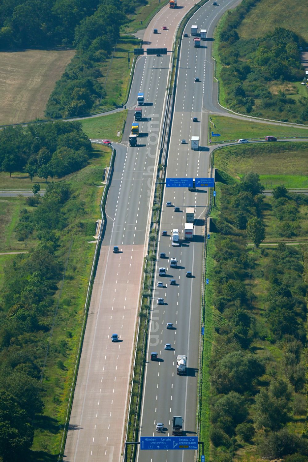 Aerial photograph Vockerode - Lanes of the motorway- route and course of the A9 on Kapengraben in Vockerode in the state Saxony-Anhalt, Germany