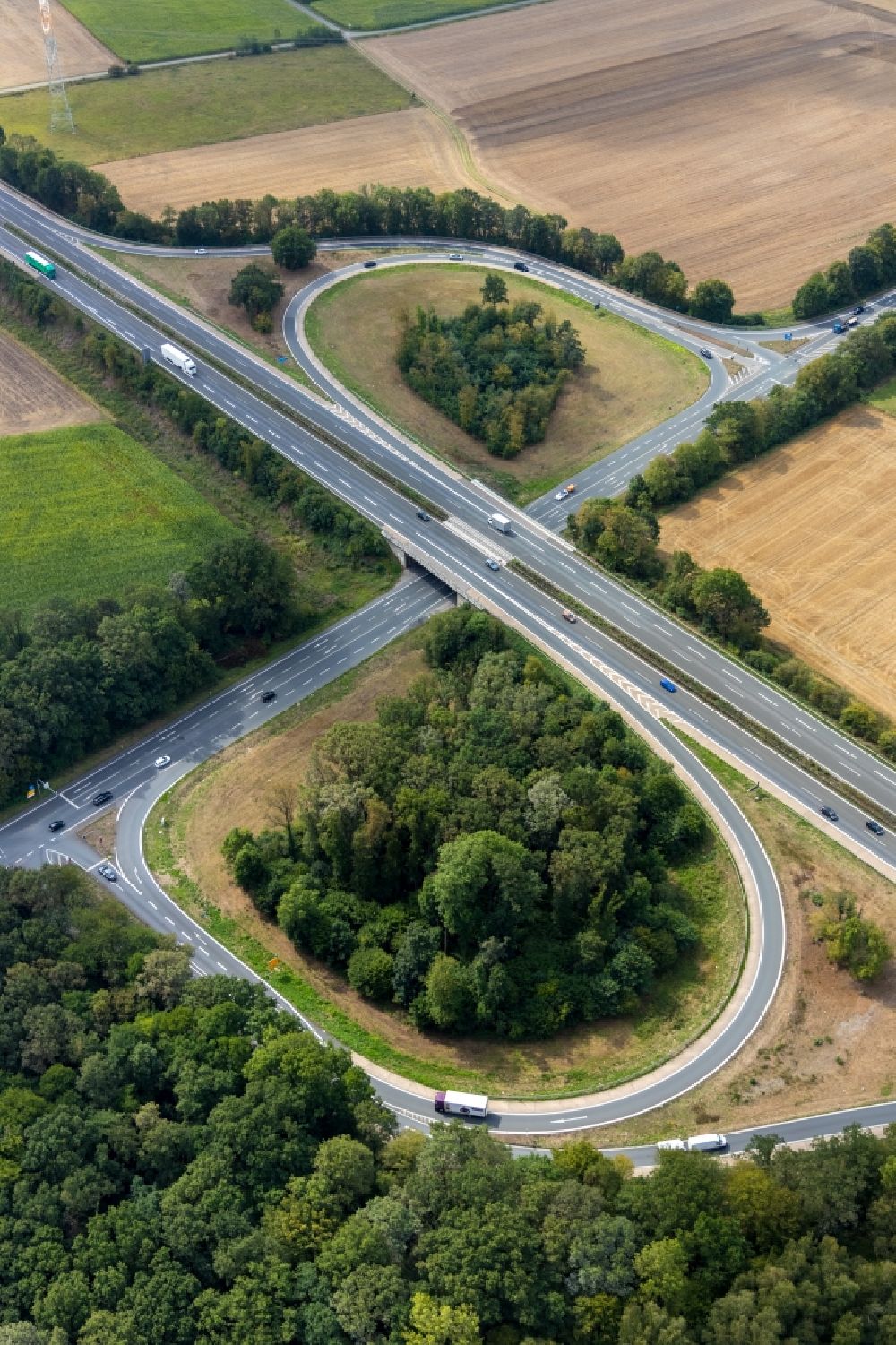 Werne from above - Routing and traffic lanes during the highway exit and access the motorway A 1 at the Nordlippestrasse in Werne in the state North Rhine-Westphalia, Germany