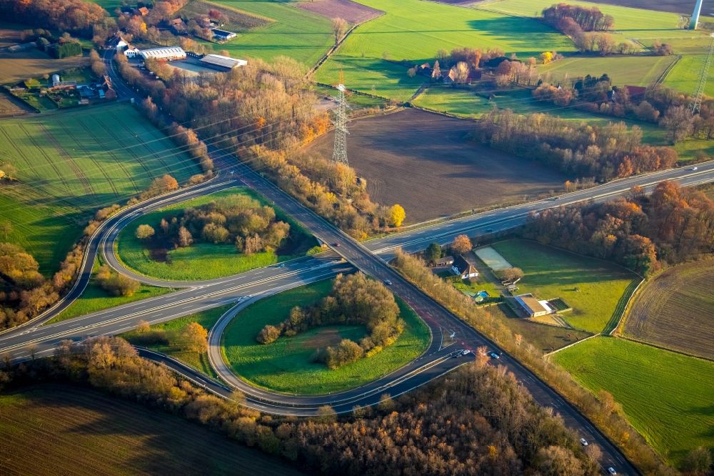 Aerial image Gladbeck - Routing and traffic lanes during the highway exit and access the motorway A 31 in the district Kirchhellen in Gladbeck in the state North Rhine-Westphalia, Germany