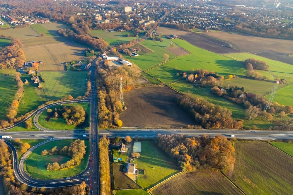 Aerial photograph Gladbeck - Routing and traffic lanes during the highway exit and access the motorway A 31 in the district Kirchhellen in Gladbeck in the state North Rhine-Westphalia, Germany