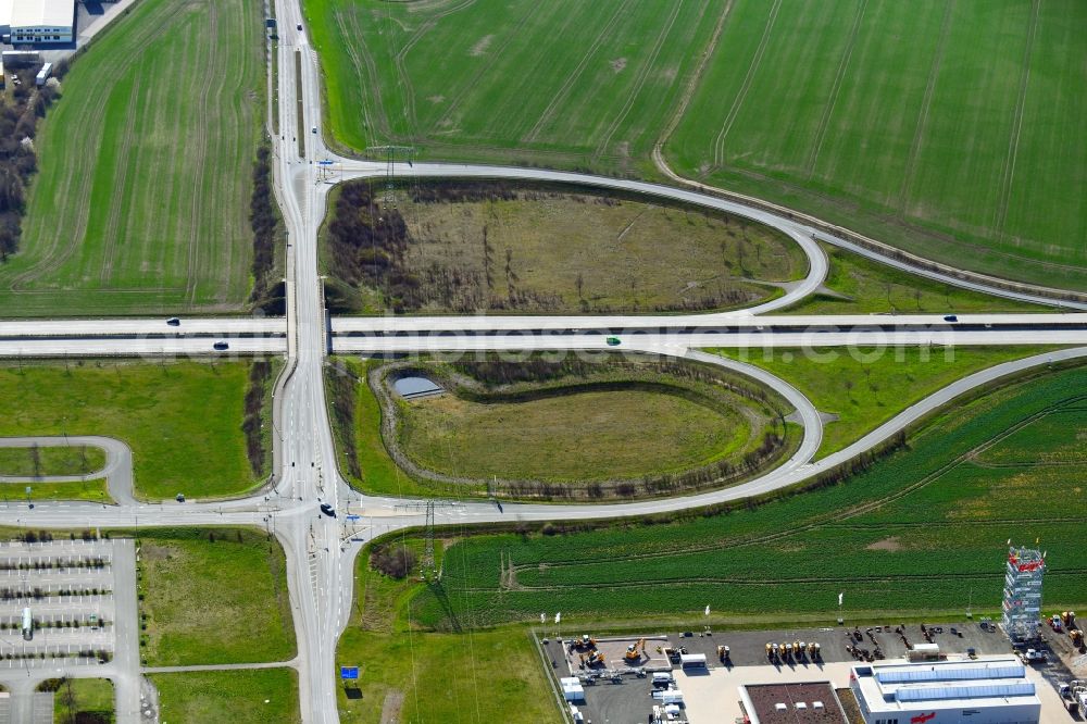 Aerial photograph Erfurt - Route and lanes in the course of the motorway exit and access to the BAB 71 in the district of Gispersleben in Erfurt in the state of Thuringia, Germany
