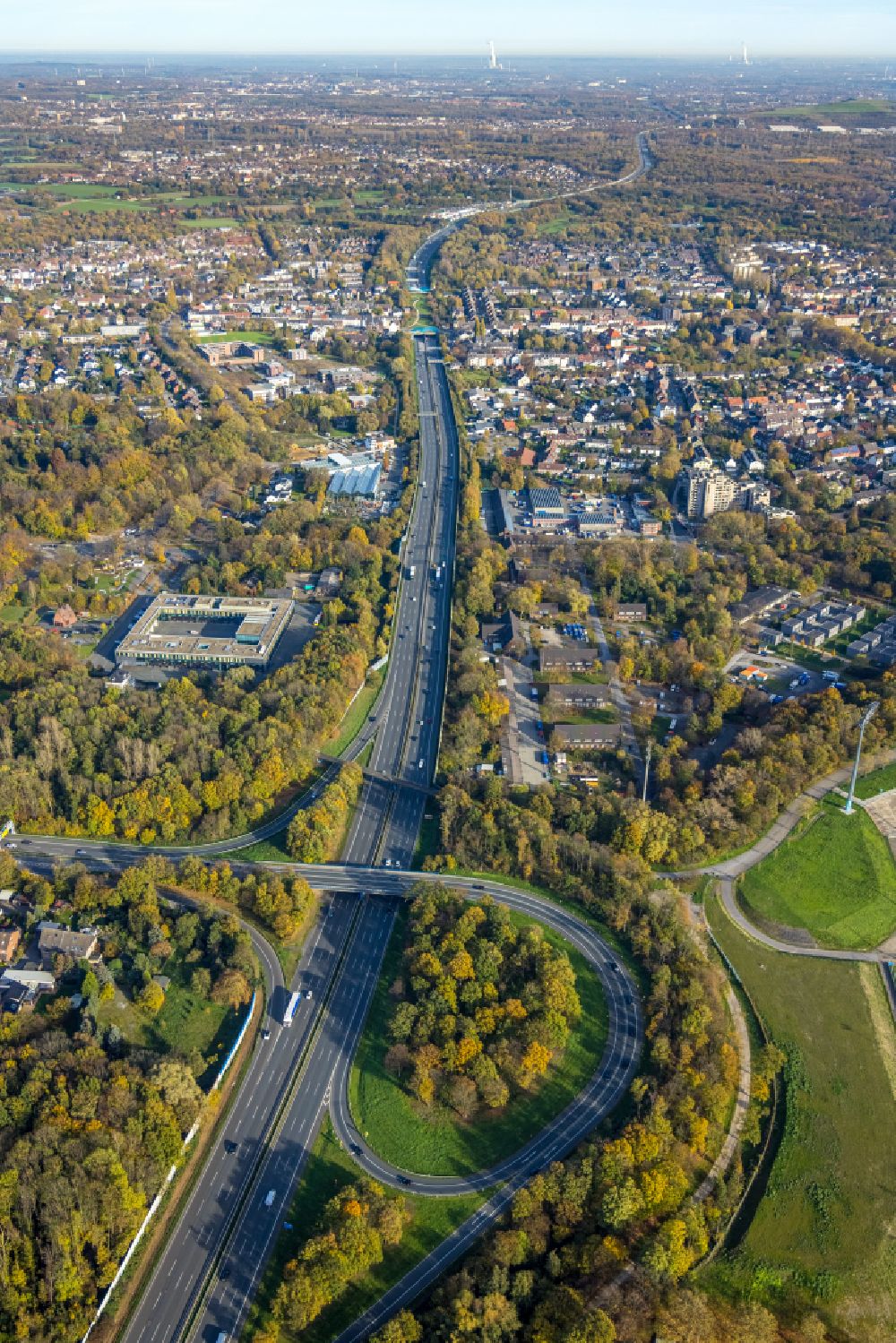 Aerial image Gelsenkirchen - Routing and lanes in the course of the motorway exit and access to the BAB A2 and Veltins Arena in Gelsenkirchen in the Ruhr area in the state of North Rhine-Westphalia, Germany