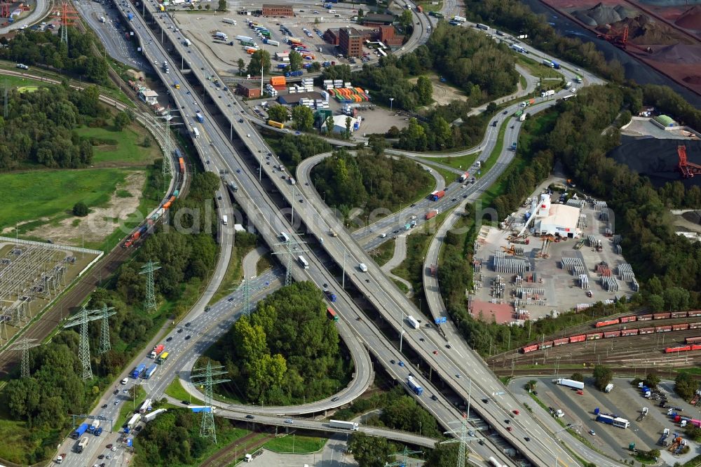 Aerial image Hamburg - Routing and traffic lanes during the highway exit and access the motorway A 7 - HH-Waltershof in Hamburg, Germany