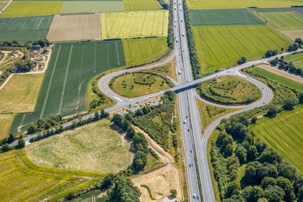 Aerial image Werl - Routing and traffic lanes during the highway exit and access the motorway A 44 Werl-Sued in the district Westoennen in Werl in the state North Rhine-Westphalia, Germany