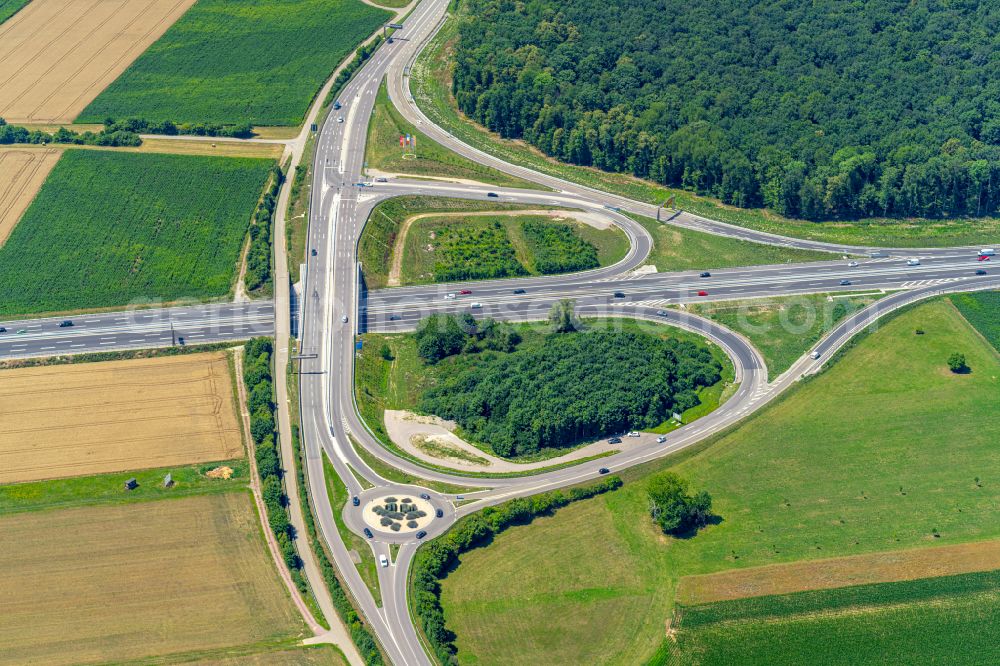 Aerial photograph Ringsheim - Routing and traffic lanes during the highway exit and access the motorway A 5 to the 57b Rust in Ringsheim in the state Baden-Wurttemberg, Germany