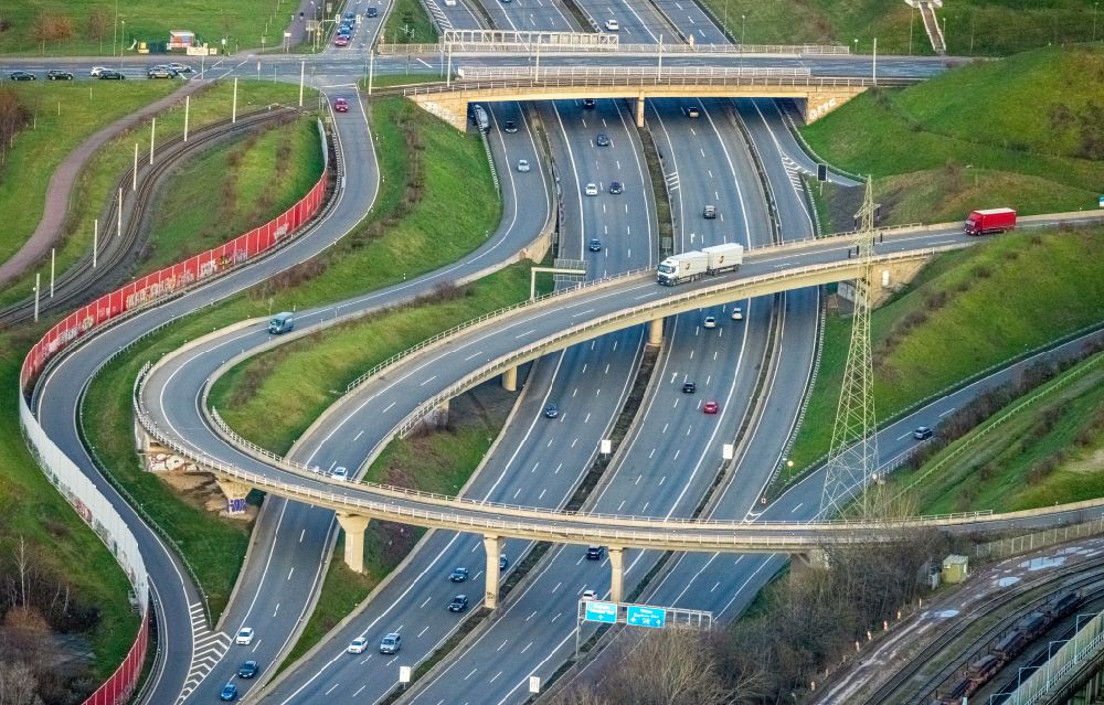 Aerial photograph Bochum - highway triangle the federal motorway A 40 in Bochum in the state North Rhine-Westphalia, Germany