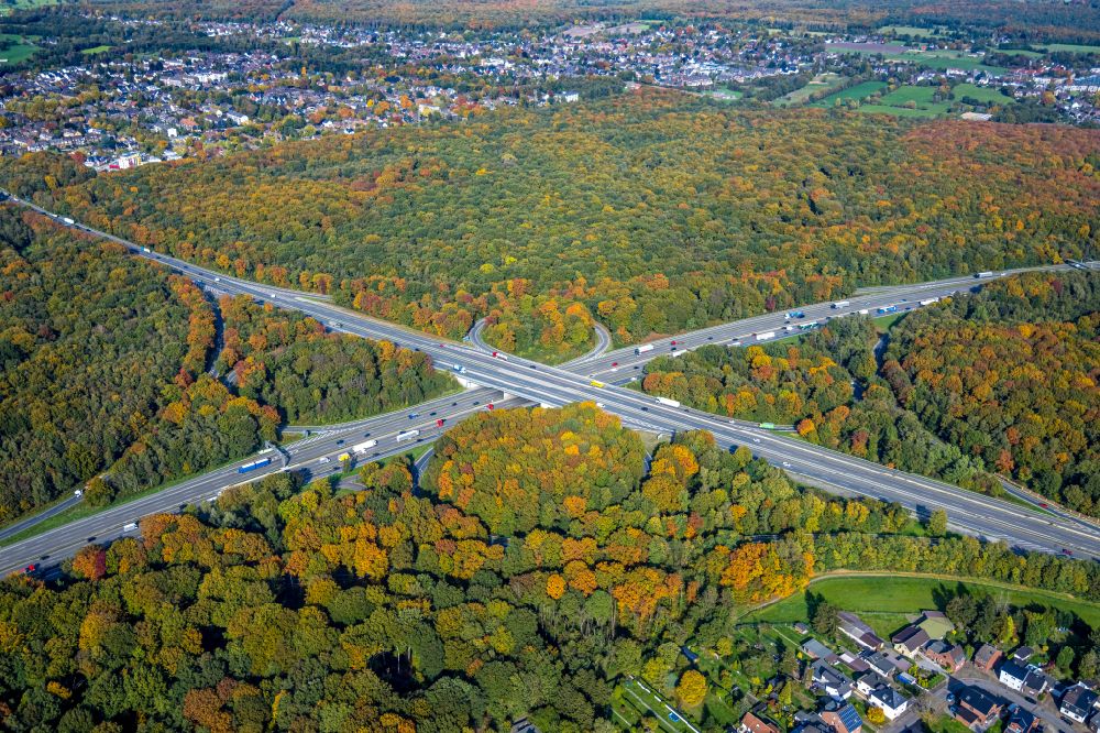 Aerial photograph Oberhausen - Motorway interchange departure of the AD of the autobahn A2, A3, E34 and the federal highway B516 in the district the Sterkrade north in Upper House in the federal state North Rhine-Westphalia