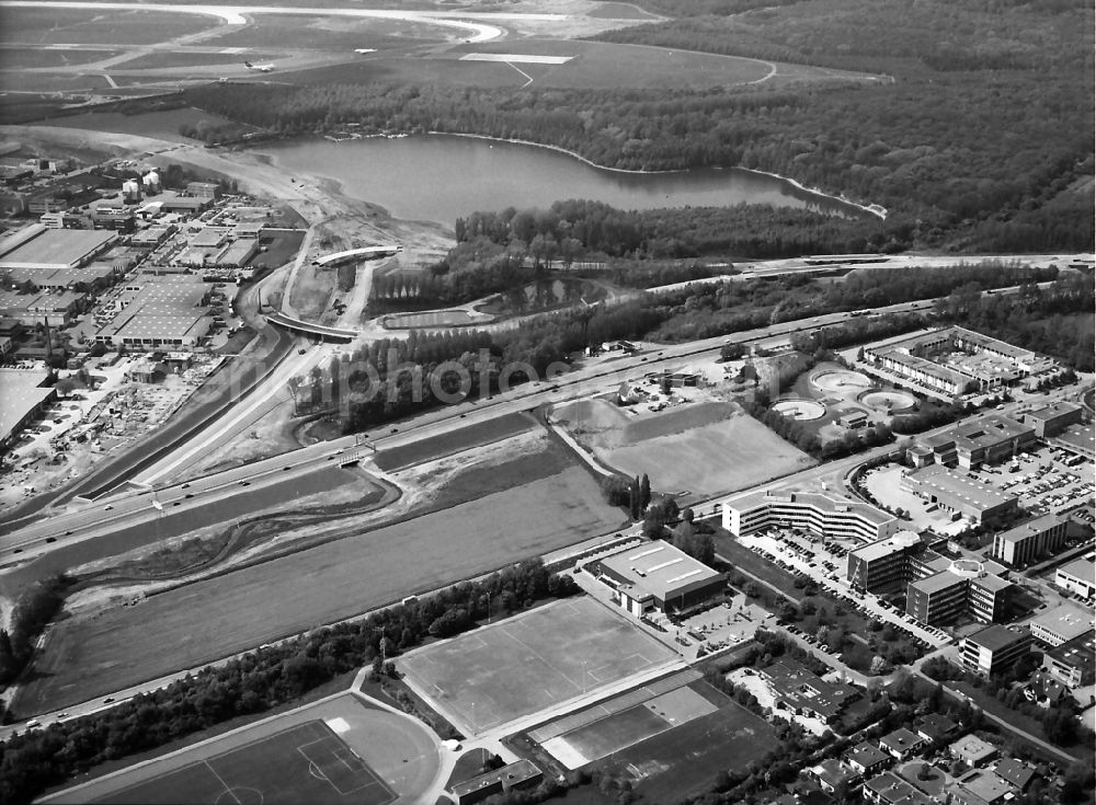Düsseldorf from the bird's eye view: Highway triangle the federal motorway A 44 - A55 Dreieck Duesseldorf-Nord in the district Lohausen in Duesseldorf in the state North Rhine-Westphalia, Germany