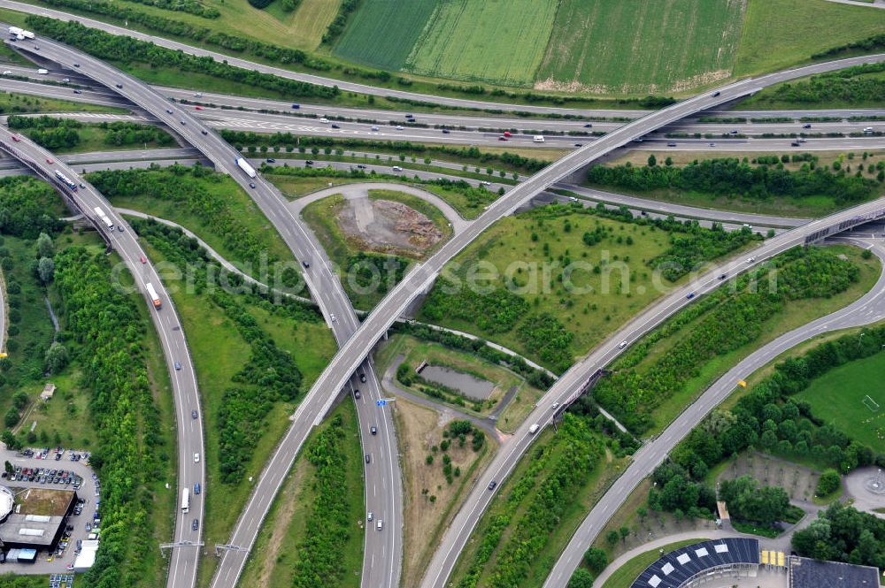 Aerial photograph Leonberg - Das Autobahndreieck Leonberg verbindet die Autobahn / A 81 mit der A 8. Es befindet sich im Landkreis Böblingen. The motorway junction Leonberg in the administrative district Boeblingen. It connects the highway / motorway / A 8 with the A 81.