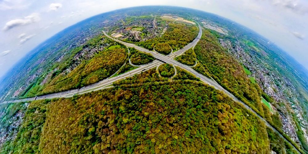 Oberhausen from the bird's eye view: traffic flow at the intersection- motorway A2 and A 516 in form of cloverleaf in Oberhausen at Ruhrgebiet in the state North Rhine-Westphalia, Germany