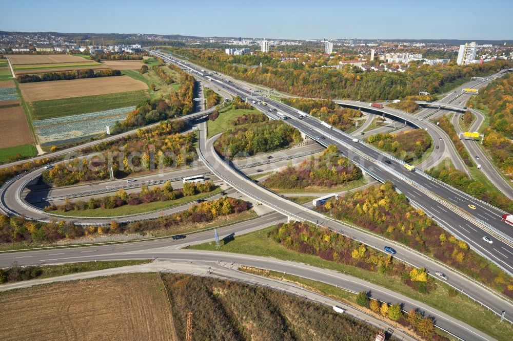 Aerial photograph Stuttgart - Traffic routing and lanes of road routing at the interchange of the BAB8 - BAB27 in the district Fasanenhof in Stuttgart in the state Baden-Wurttemberg, Germany