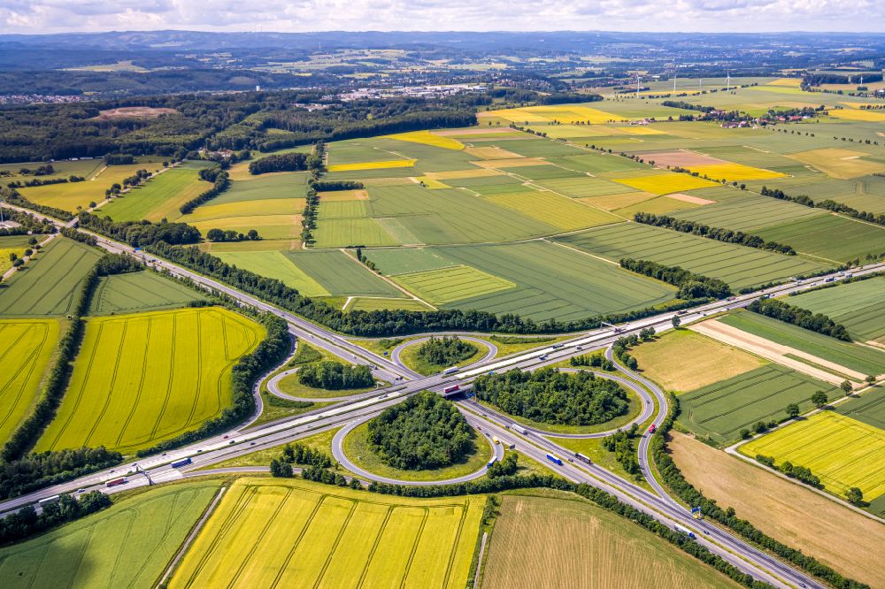 Aerial photograph Werl - Traffic flow at the intersection- motorway A44 - BAB 445 in form of cloverleaf in Werl at Ruhrgebiet in the state North Rhine-Westphalia, Germany