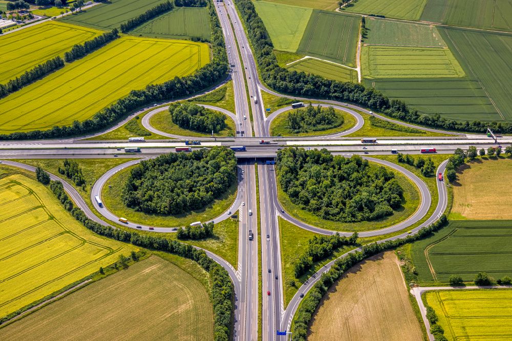 Werl from above - Traffic flow at the intersection- motorway A44 - BAB 445 in form of cloverleaf in Werl at Ruhrgebiet in the state North Rhine-Westphalia, Germany