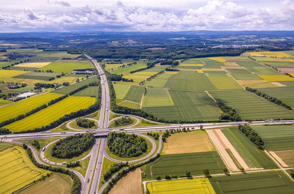 Werl from the bird's eye view: Traffic flow at the intersection- motorway A44 - BAB 445 in form of cloverleaf in Werl at Ruhrgebiet in the state North Rhine-Westphalia, Germany