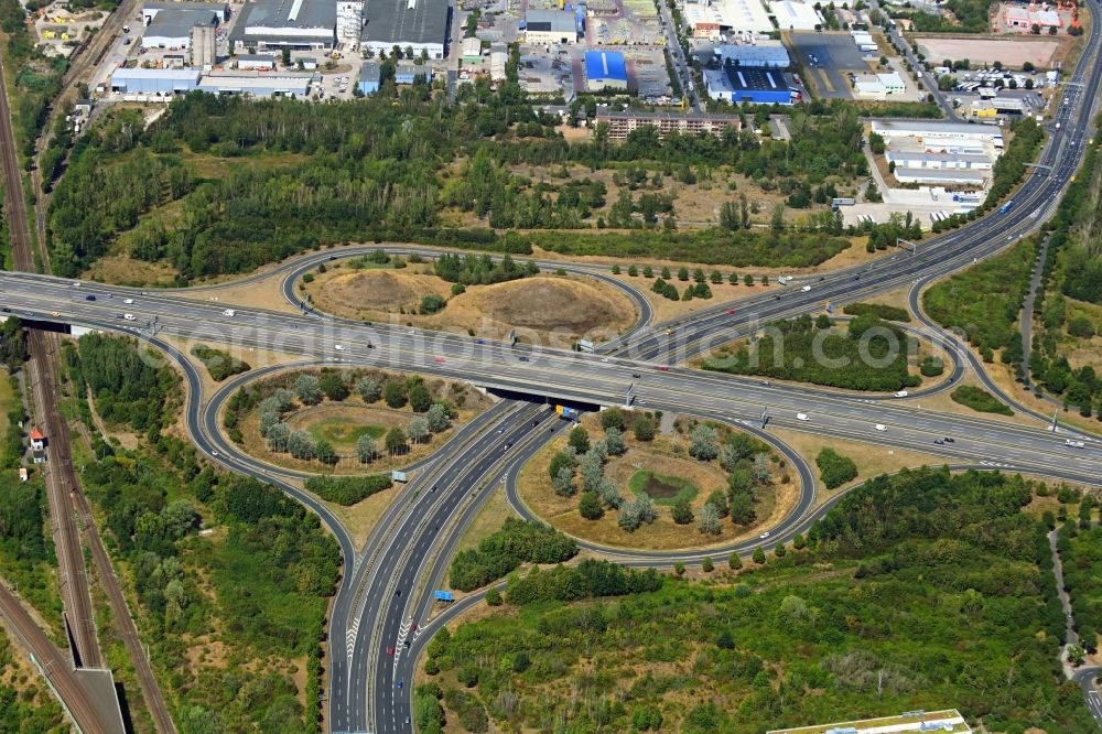 Aerial image Leipzig - Traffic flow at the intersection- motorway A 14 and of B 2 overlooking the industrial area on Kossaer Strasse - Soellichauer Strasse in Leipzig in the state Saxony, Germany
